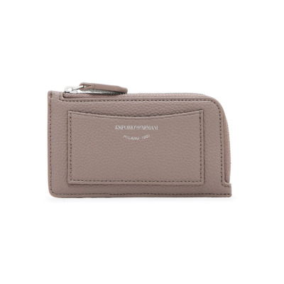 Καρτοθήκη της εταιρείας Emporio Armani σε μπεζ χρώμα. Διαθέτει 4 θήκες για πιστωτικές κάρτες και μια πρόσθετη θήκη. Διαστάσεις: 13 x 7.5 x 0.5 cm Όλα τα προϊόντα μας αποστέλλονται σε συσκευασία δώρου. Με την υπηρεσία της προσωποποίησης μπορείτε να προσθέσετε μονόγραμμα, το όνομα ή το λογότυπό σας.